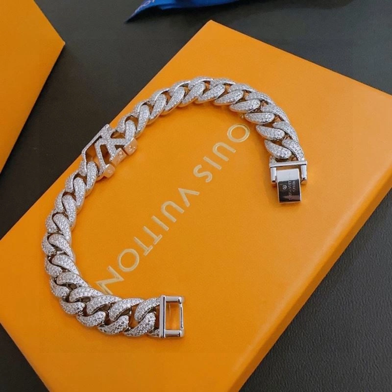 Louis Vuitton Bracelets Attractive 250734
