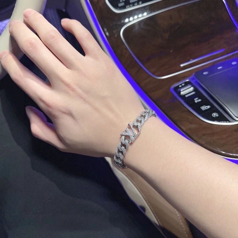Louis Vuitton Bracelets Attractive 250734