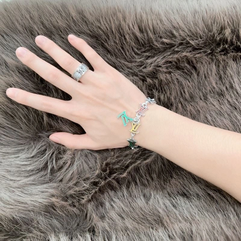 Durable Louis Vuitton Bracelets 250727