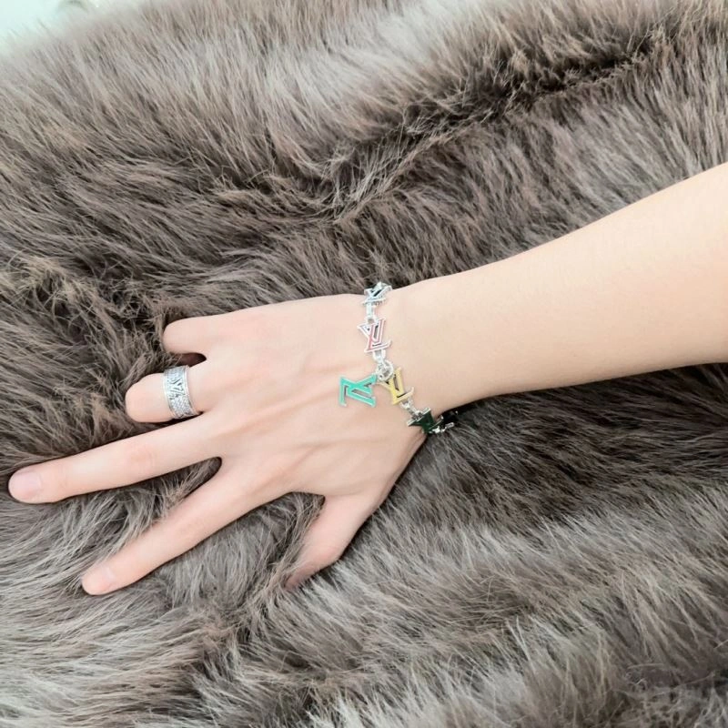 Durable Louis Vuitton Bracelets 250727