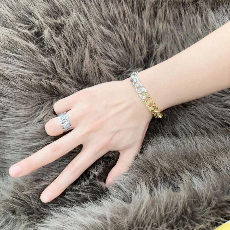 Louis Vuitton Bracelets Casual 250724