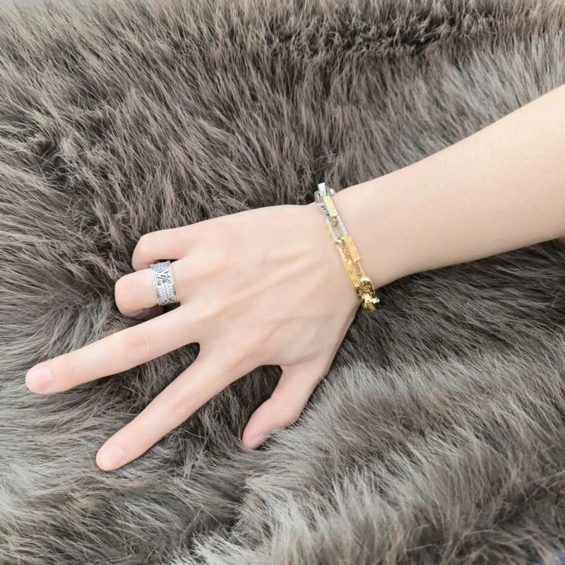 Durable Louis Vuitton Bracelets 250701