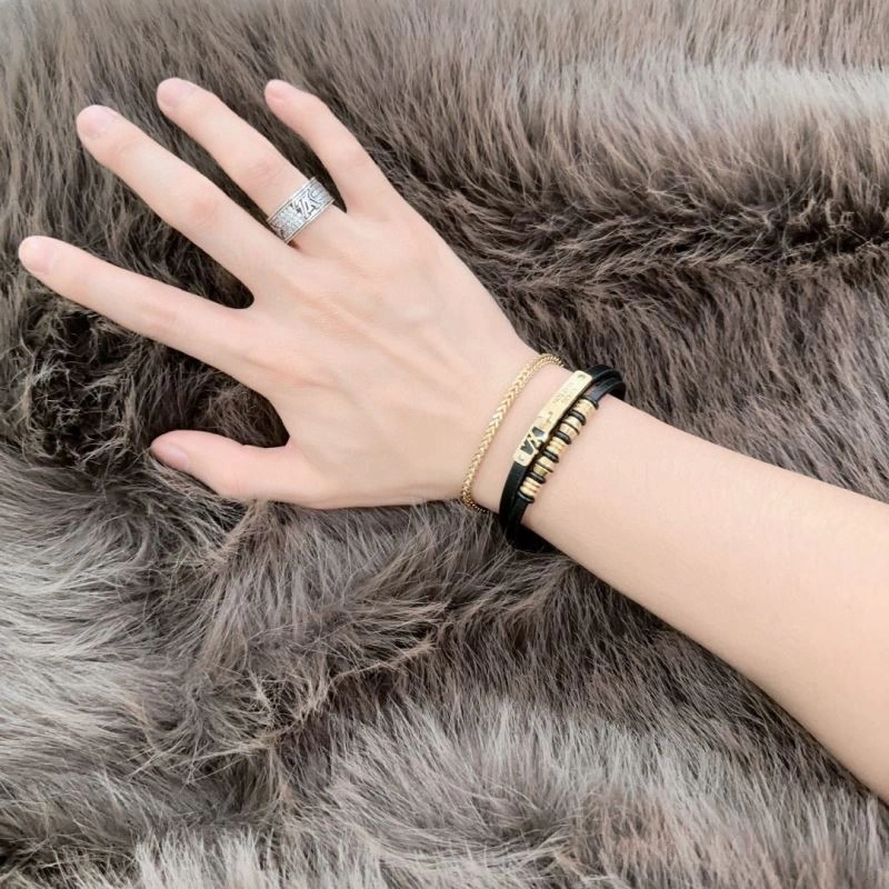 Bright Louis Vuitton Bracelets 250708