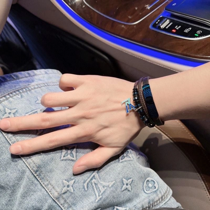Louis Vuitton Bracelets ZipUp 250704