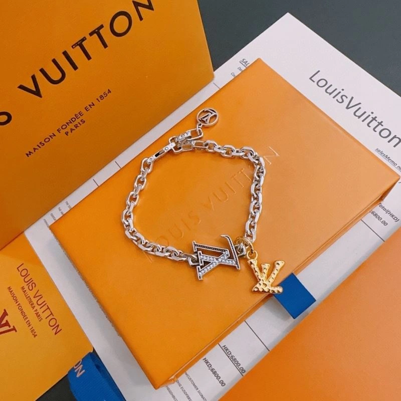 Sleek Louis Vuitton Bracelets 250713