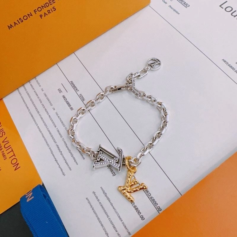 Sleek Louis Vuitton Bracelets 250713