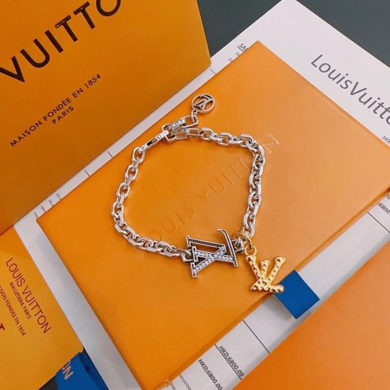 Sleek Louis Vuitton Bracelets 250713