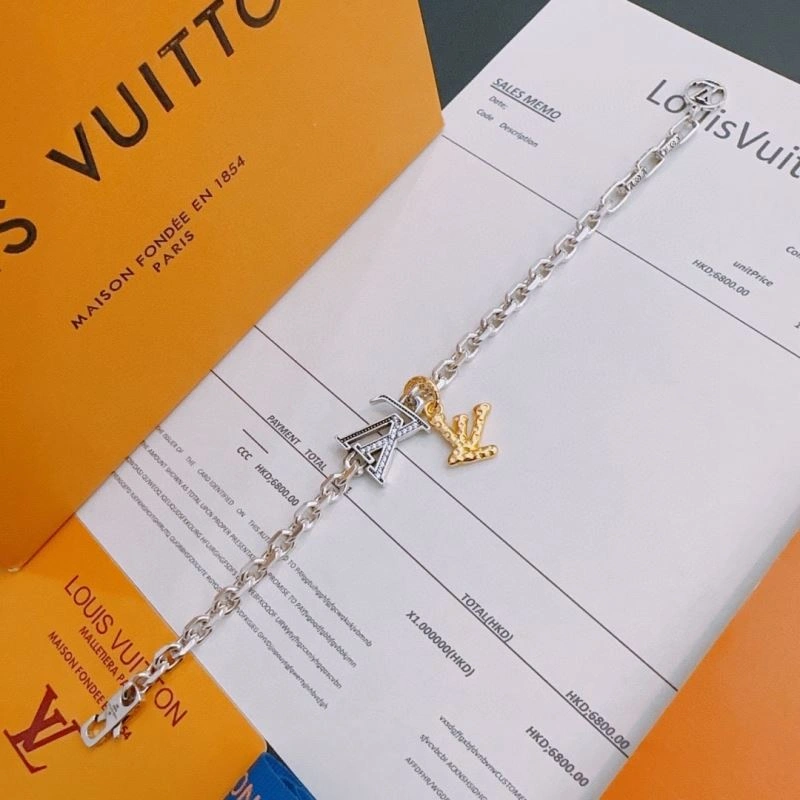 Sleek Louis Vuitton Bracelets 250713