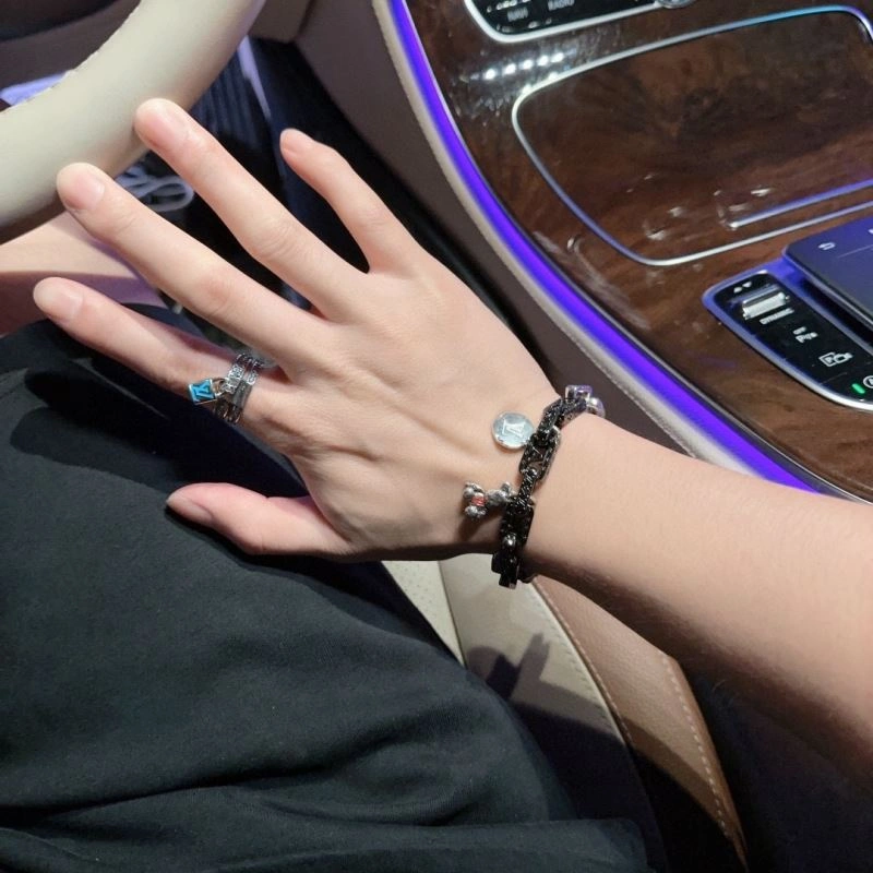 Louis Vuitton Bracelets TechFriendly 250706