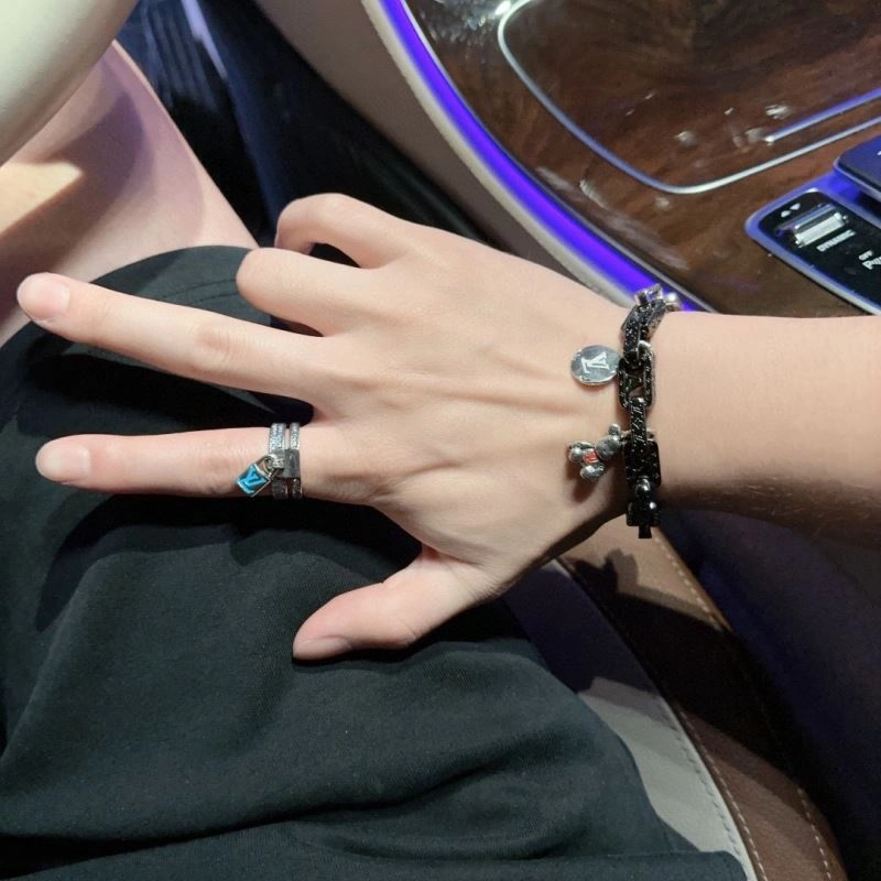 Louis Vuitton Bracelets TechFriendly 250706