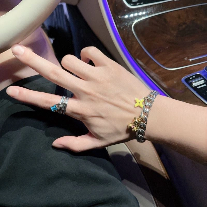 Louis Vuitton Bracelets Refined 250722