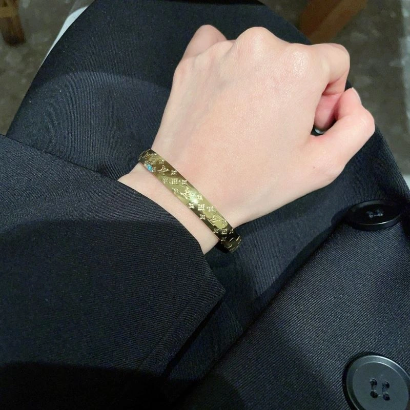 Contemporary Louis Vuitton Bracelets 250710