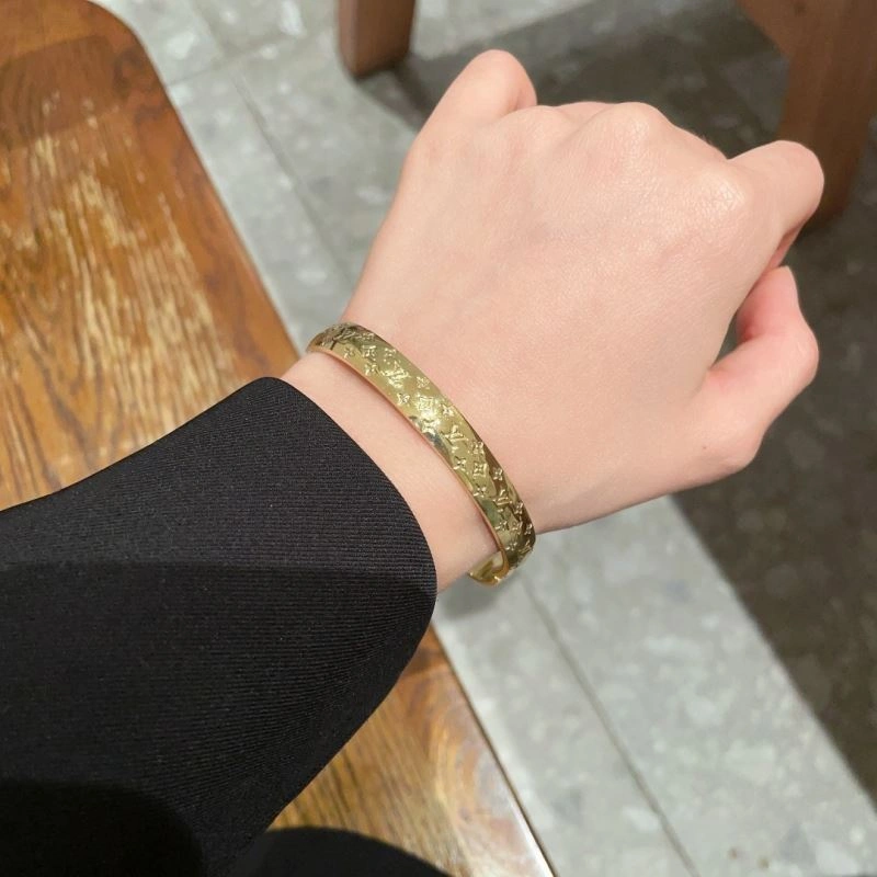 Contemporary Louis Vuitton Bracelets 250710
