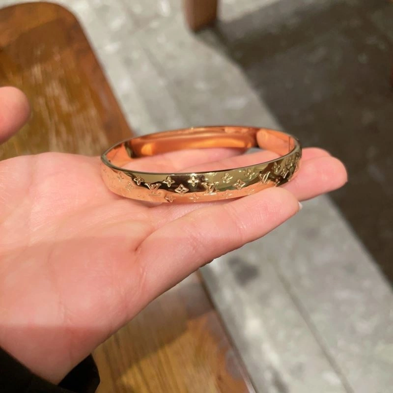 Contemporary Louis Vuitton Bracelets 250710