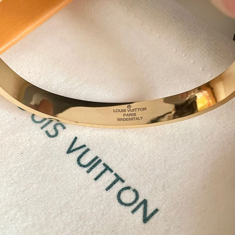 Contemporary Louis Vuitton Bracelets 250710