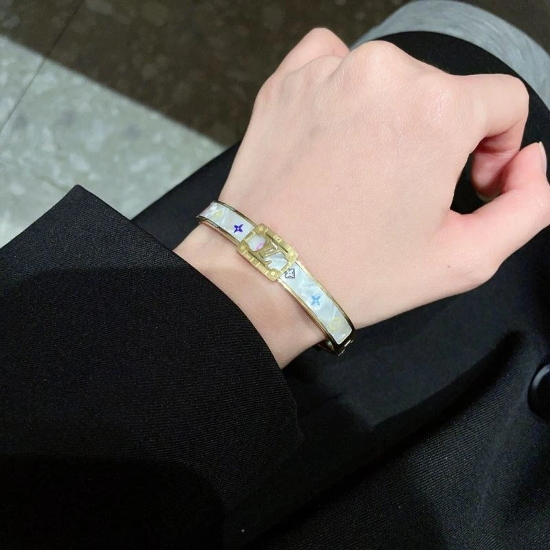 Louis Vuitton Bracelets Vibrant 250717