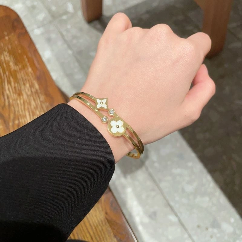 Unisex Louis Vuitton Bracelets 250694