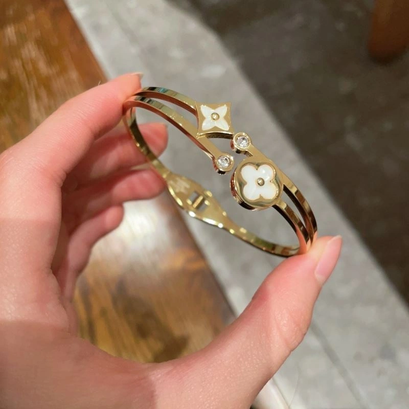 Unisex Louis Vuitton Bracelets 250694