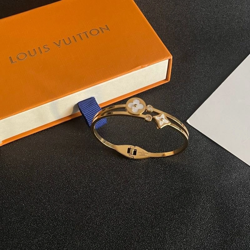 Unisex Louis Vuitton Bracelets 250694