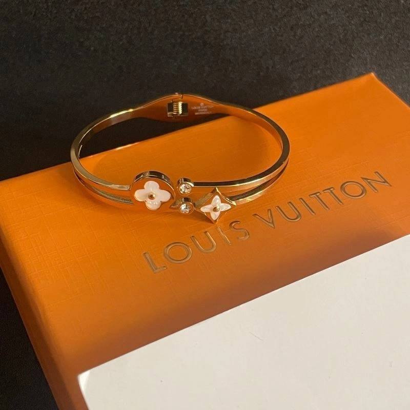Unisex Louis Vuitton Bracelets 250694