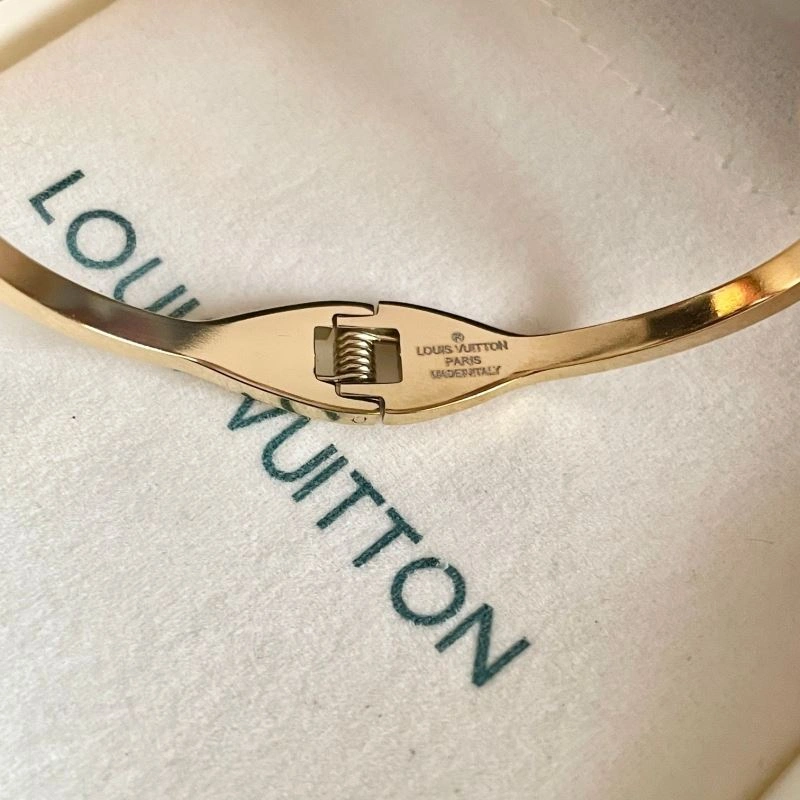Unisex Louis Vuitton Bracelets 250694