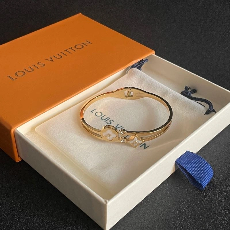 Unisex Louis Vuitton Bracelets 250694