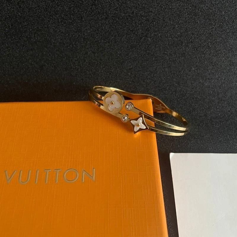 Unisex Louis Vuitton Bracelets 250694