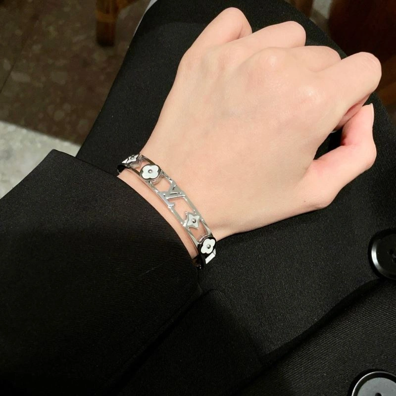 WrinkleFree Louis Vuitton Bracelets 250689