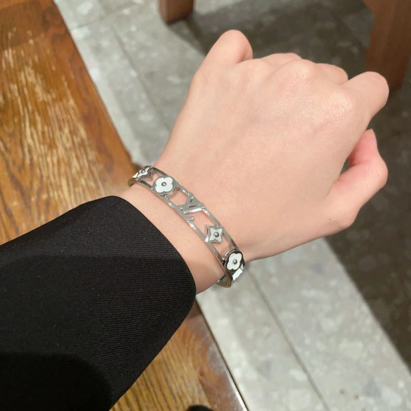 WrinkleFree Louis Vuitton Bracelets 250689
