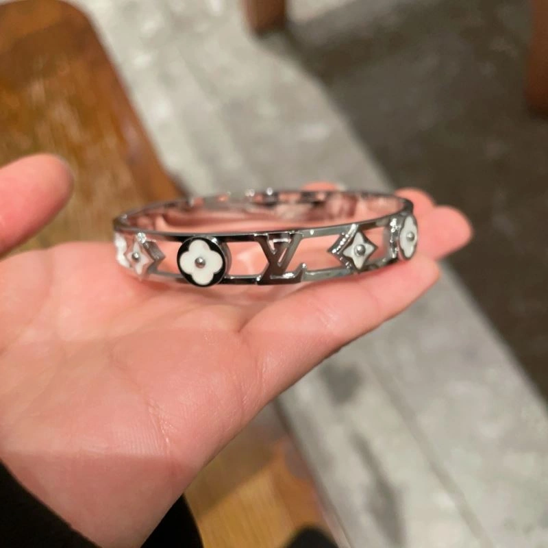 WrinkleFree Louis Vuitton Bracelets 250689