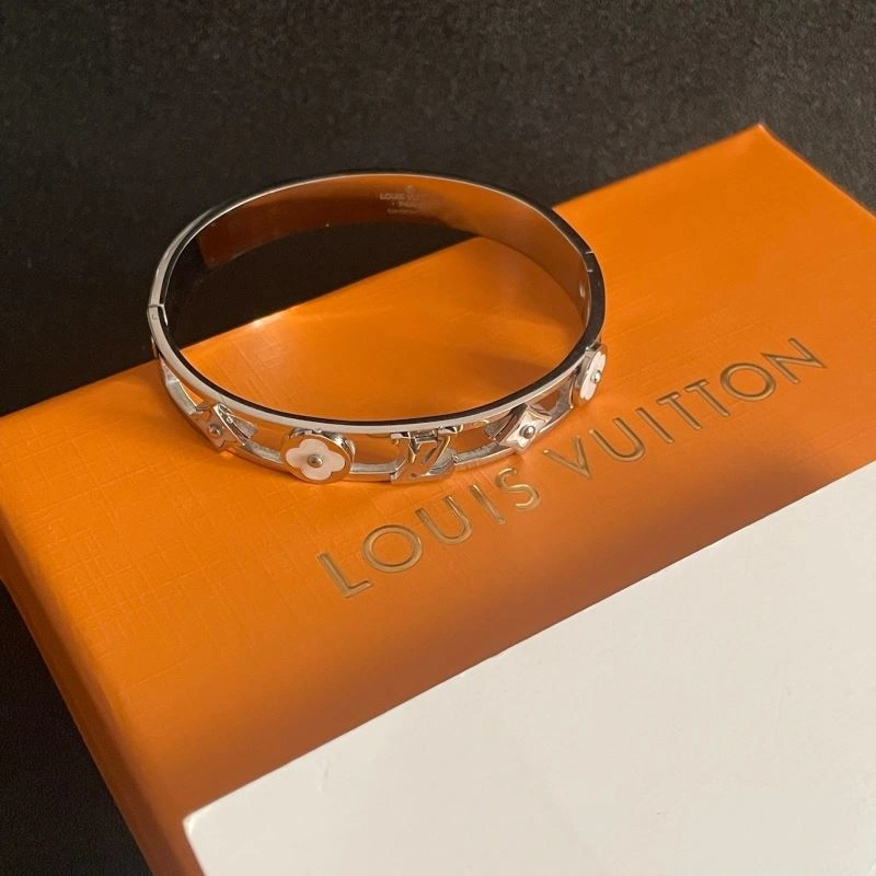 WrinkleFree Louis Vuitton Bracelets 250689