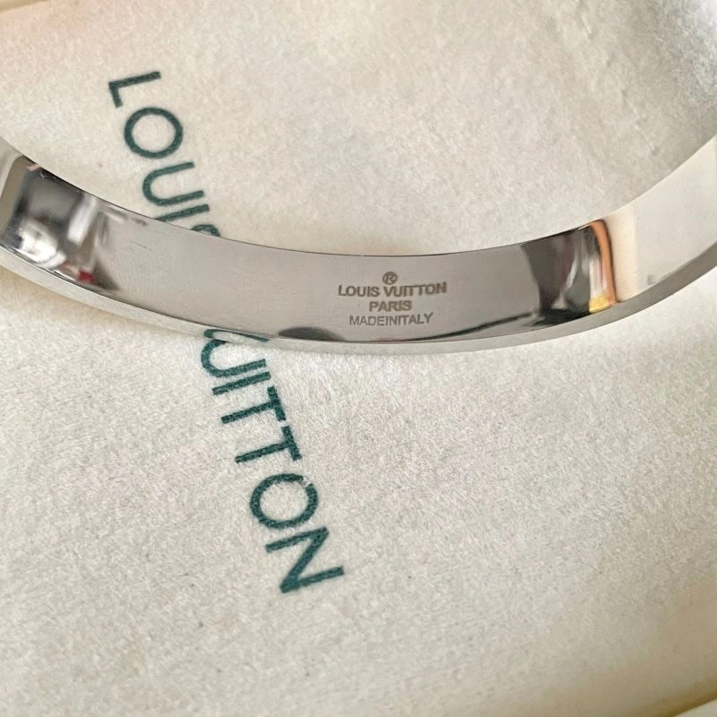 WrinkleFree Louis Vuitton Bracelets 250689