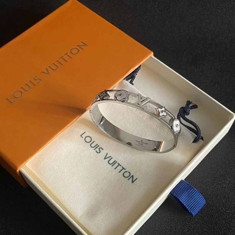 WrinkleFree Louis Vuitton Bracelets 250689