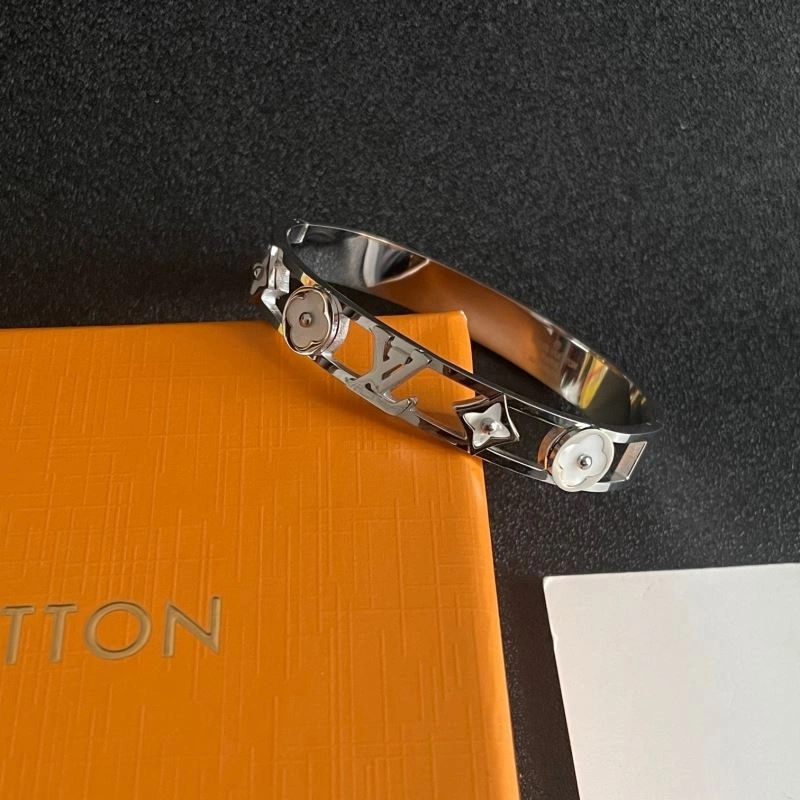 WrinkleFree Louis Vuitton Bracelets 250689