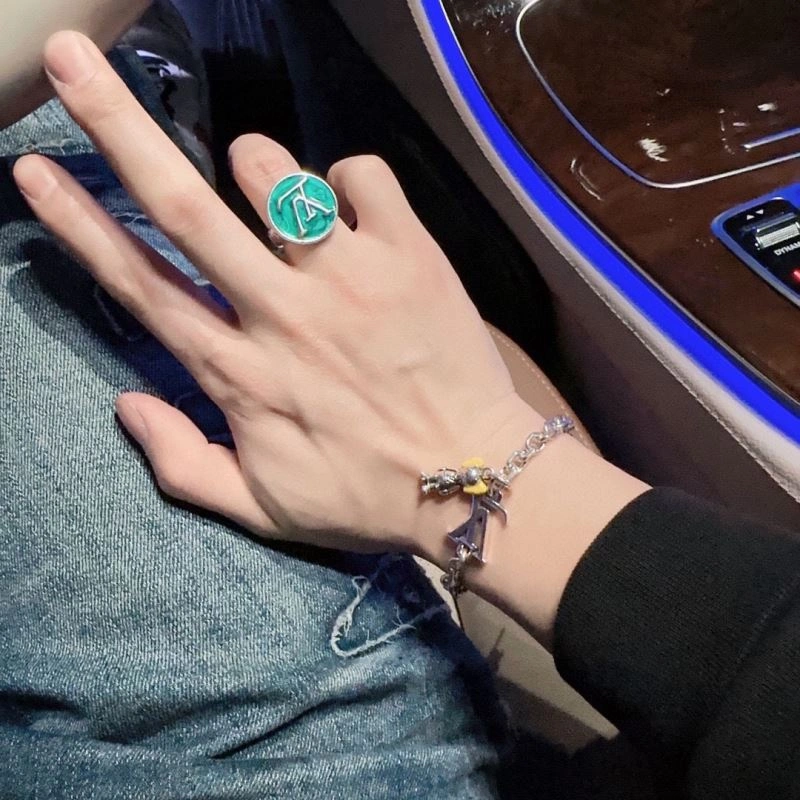 Louis Vuitton Bracelets Cozy 250695