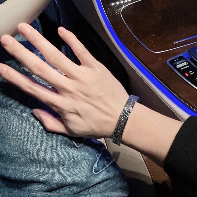 StreetReady Louis Vuitton Bracelets 250690