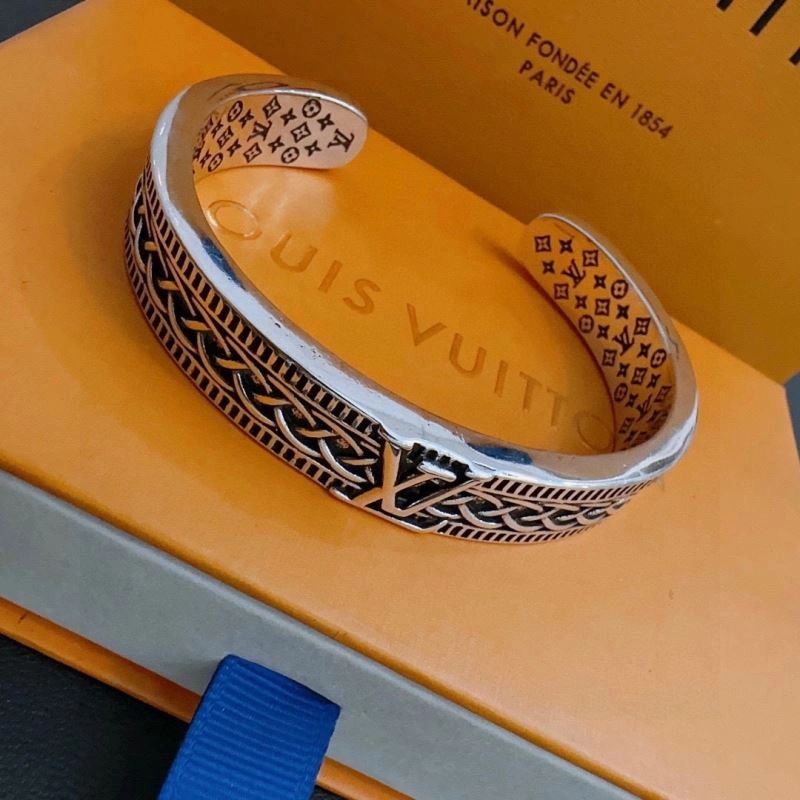 StreetReady Louis Vuitton Bracelets 250690