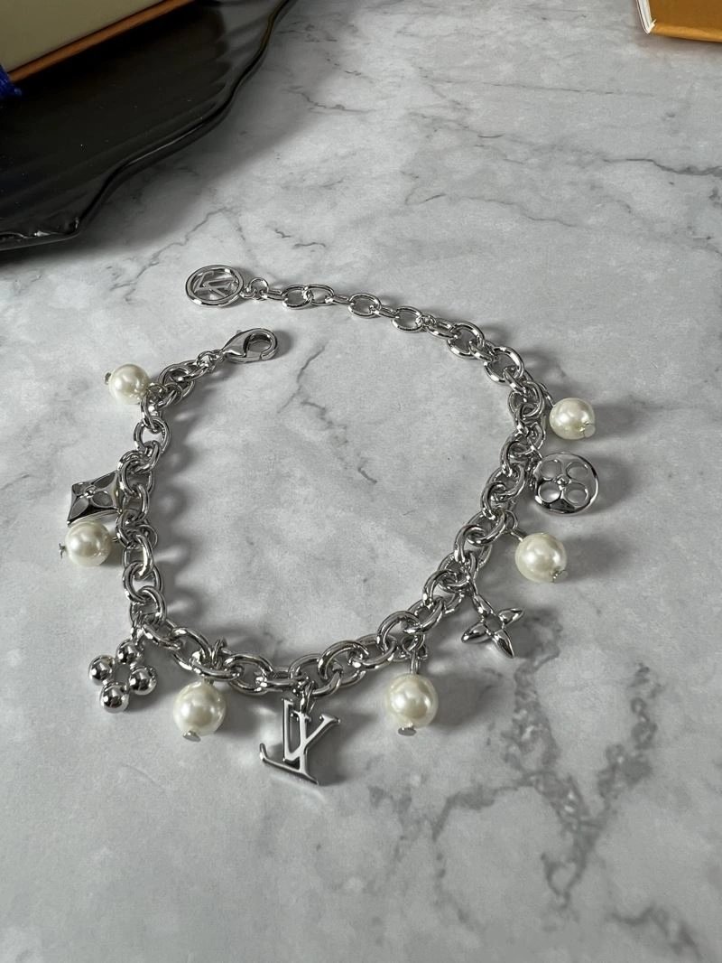 Louis Vuitton Bracelets Stretchable 250697