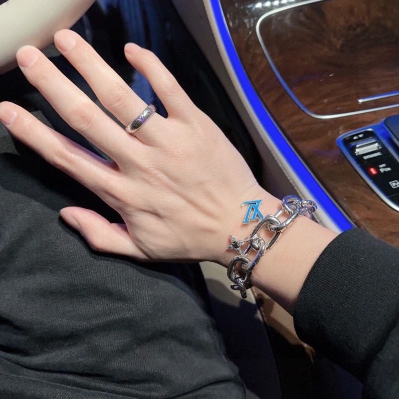 Youthful Louis Vuitton Bracelets 250686