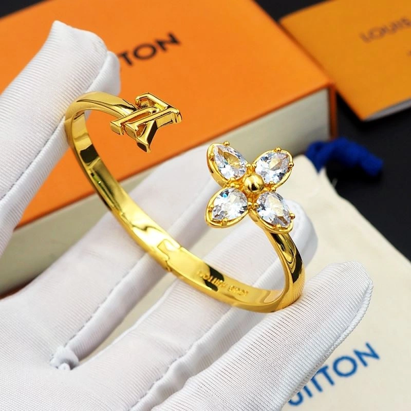 Louis Vuitton Bracelets DailyWear 250683