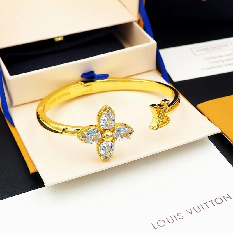 Louis Vuitton Bracelets DailyWear 250683