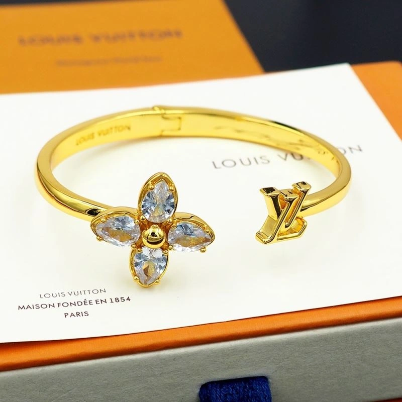 Louis Vuitton Bracelets DailyWear 250683