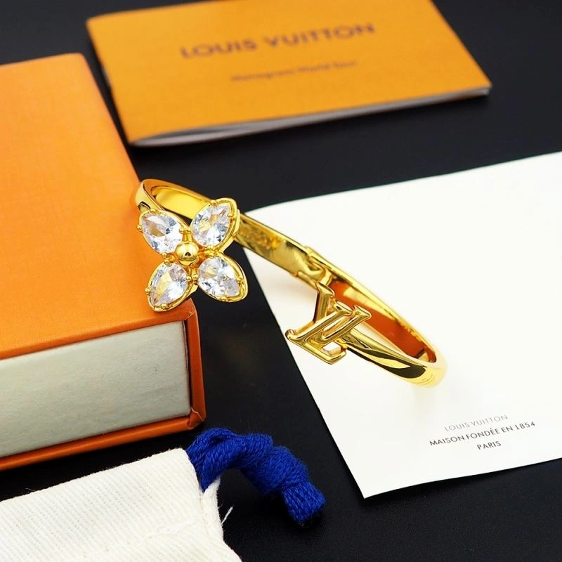 Louis Vuitton Bracelets DailyWear 250683