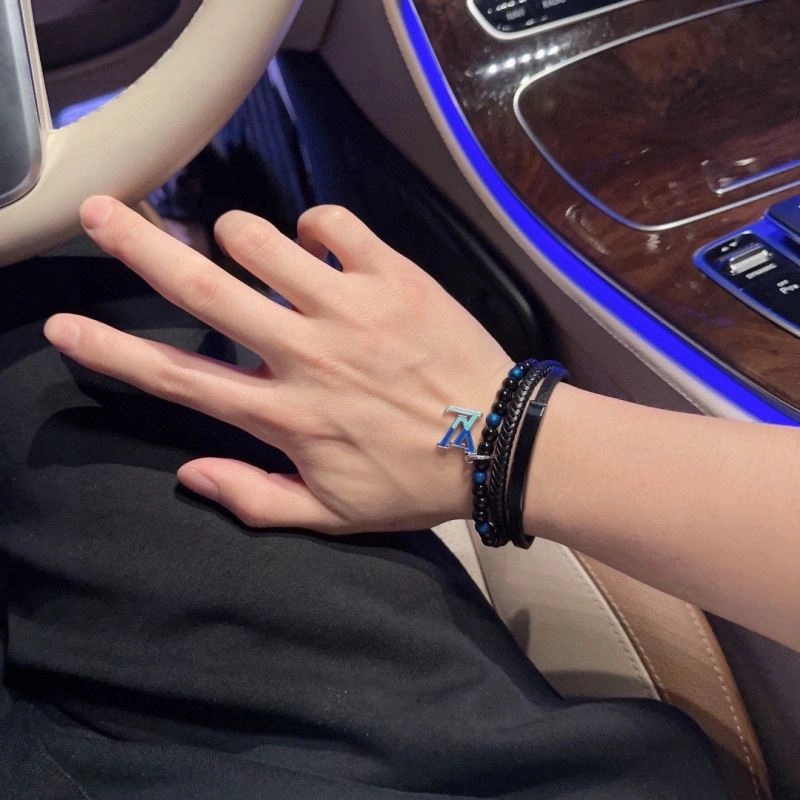 Lightweight Louis Vuitton Bracelets 250656