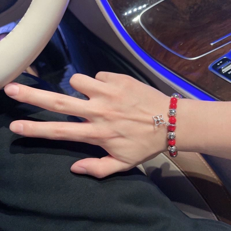 WellDesigned Louis Vuitton Bracelets 250657