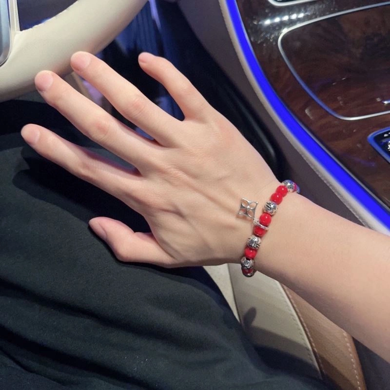 WellDesigned Louis Vuitton Bracelets 250657