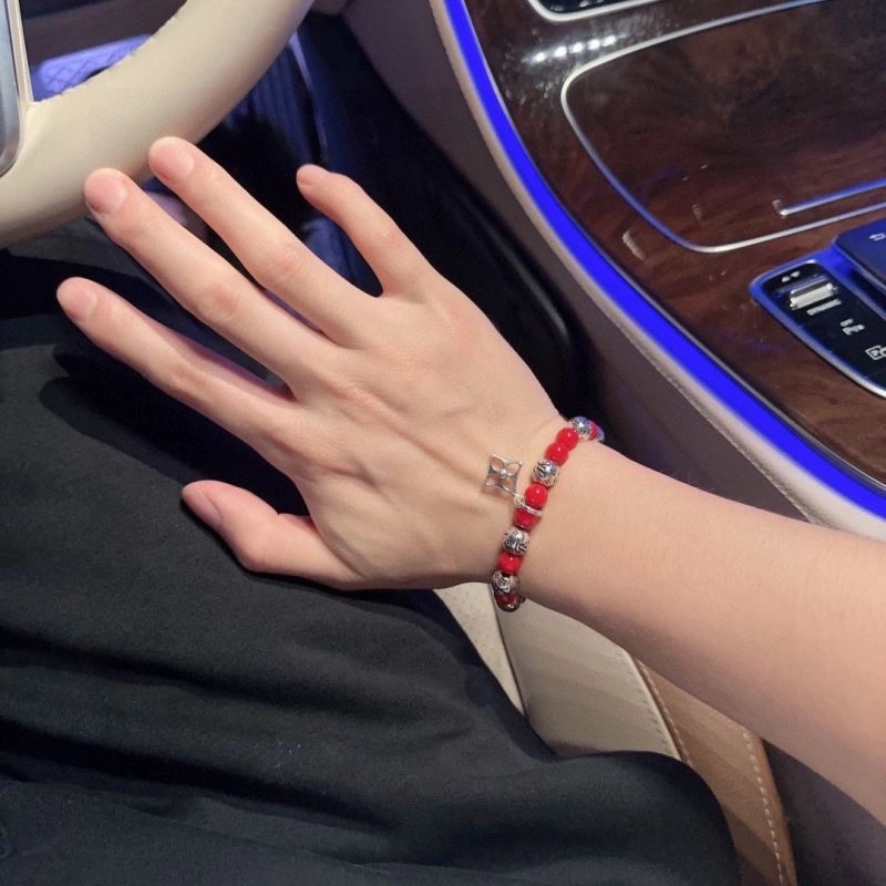 WellDesigned Louis Vuitton Bracelets 250657
