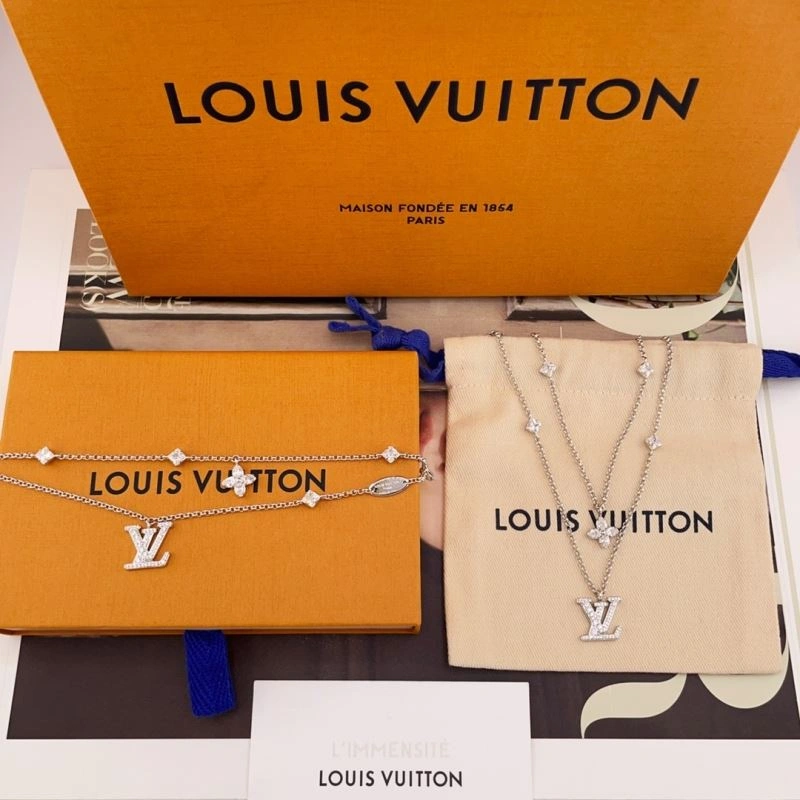 Louis Vuitton Bracelets Stylish 250672