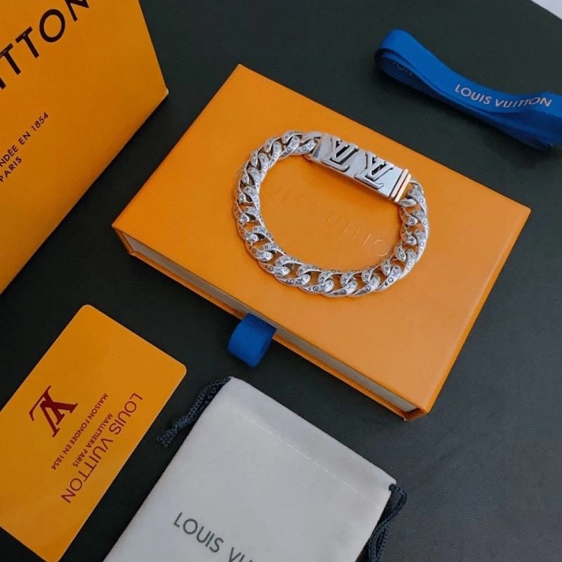 DailyWear Louis Vuitton Bracelets 250342