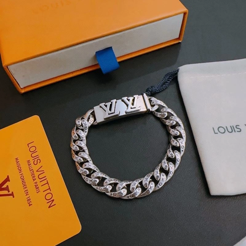 DailyWear Louis Vuitton Bracelets 250342